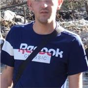 Profesor de pádel imparte clases para todas las edades